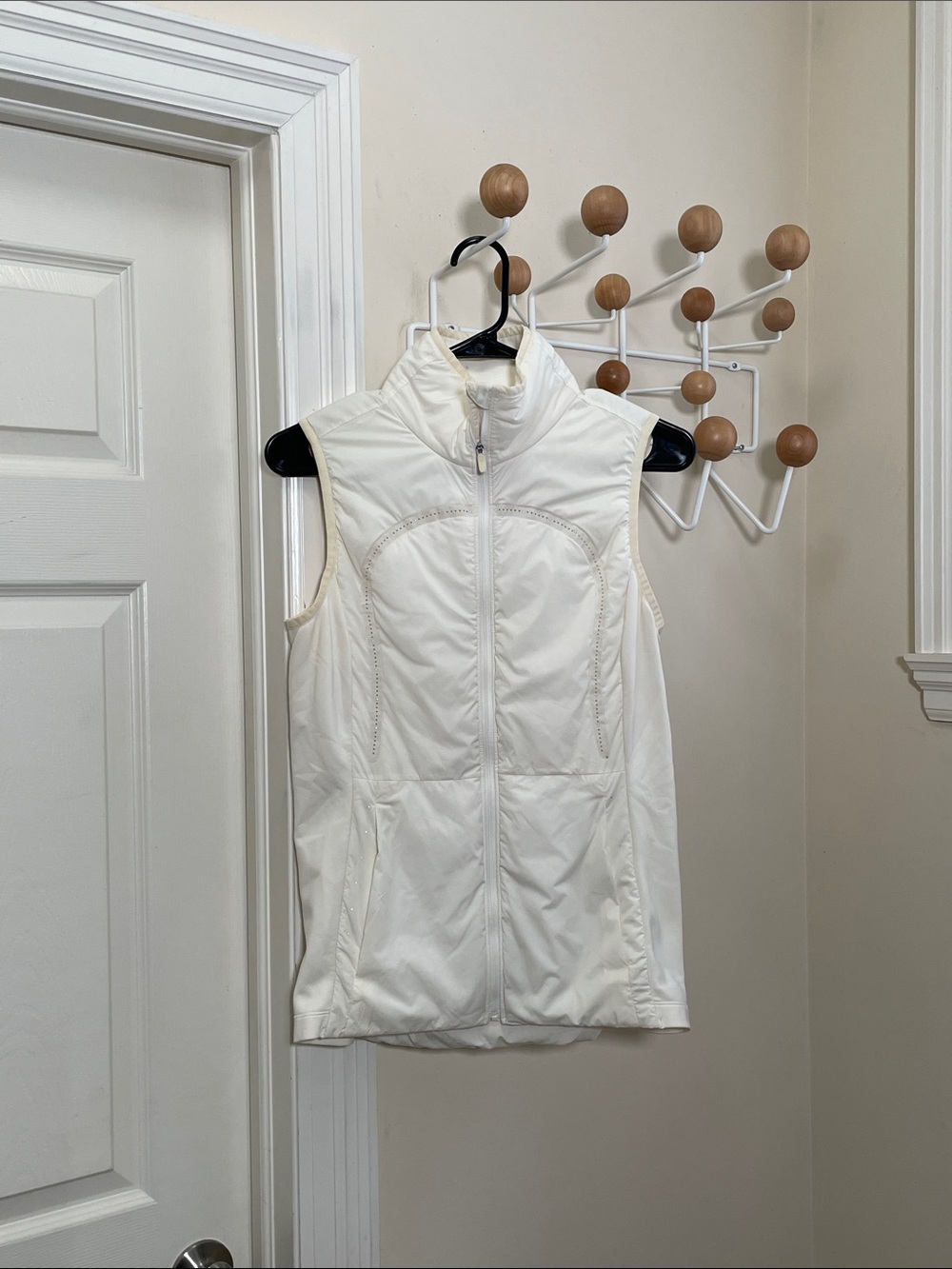 Lululemon Run For Cold Zip-Up Vest - White Cream - 6